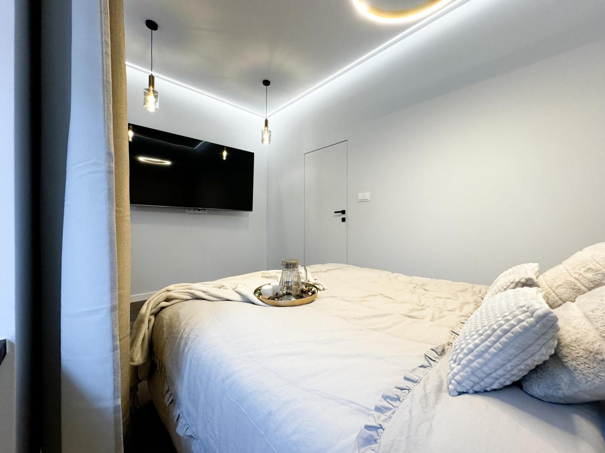 Central, Modern & Chic Gem, Near Park! 10min To Old Town, Trumski Apartment Breslau
