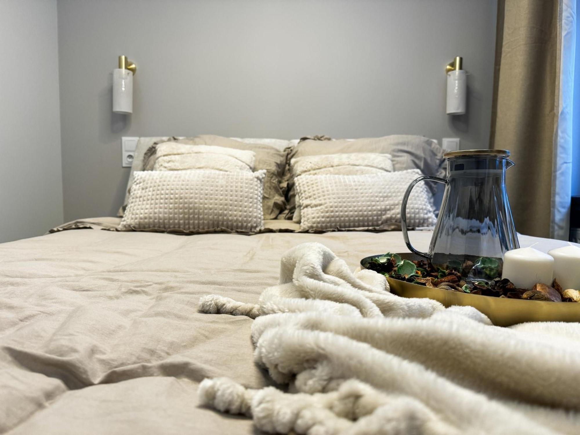Apartment Central, Modern & Chic Gem, Near Park! 10min To Old Town, Trumski Breslau