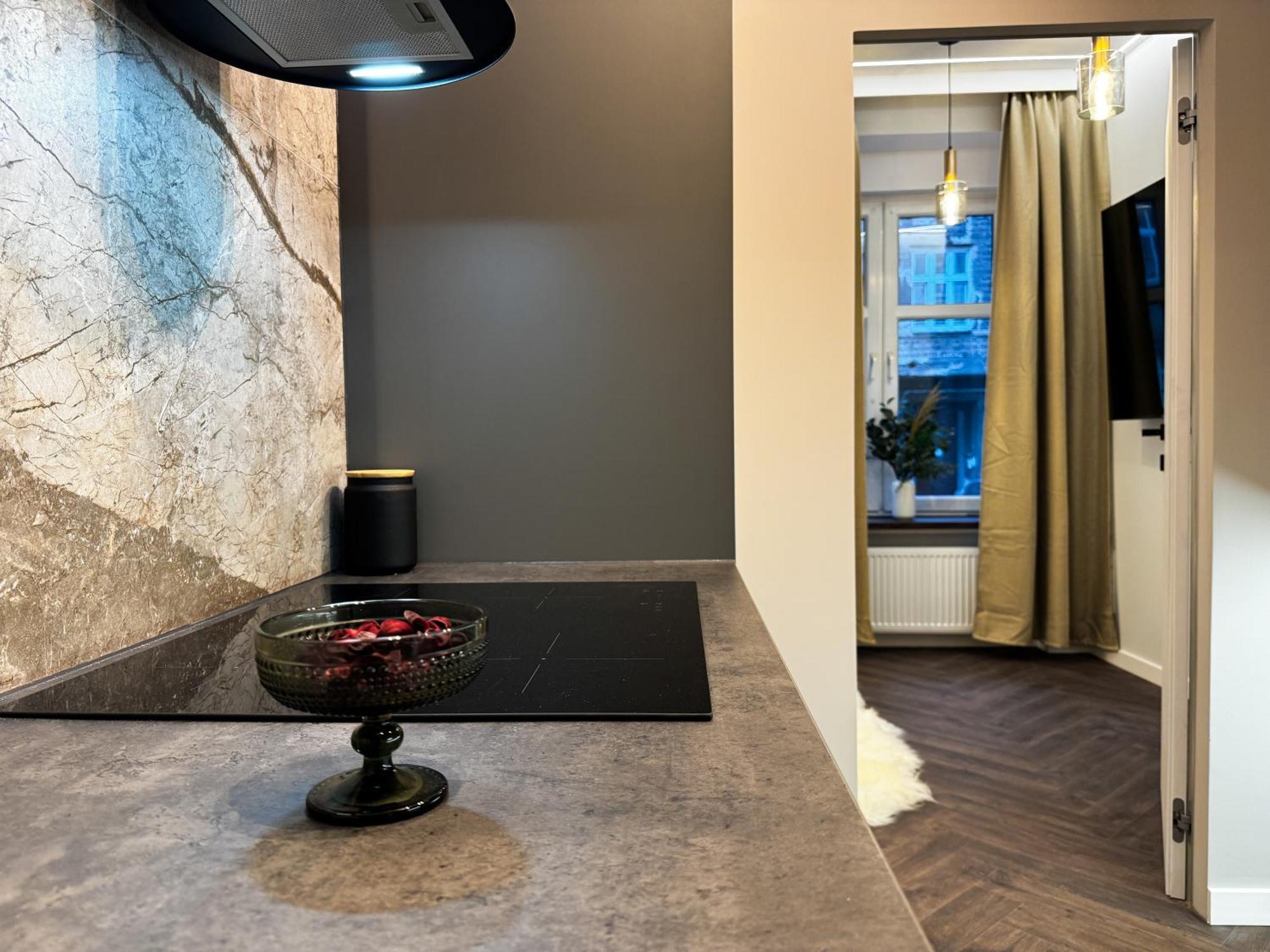 Central, Modern & Chic Gem, Near Park! 10min To Old Town, Trumski Apartment Breslau