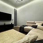 Central, Modern & Chic Wroclaw Gem, Near Park! 10Min To Old Town, Trumski