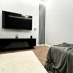 Central, Modern & Chic Wroclaw Gem, Near Park! 10Min To Old Town, Trumski