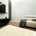 Central, Modern & Chic Wroclaw Gem, Near Park! 10Min To Old Town, Trumski