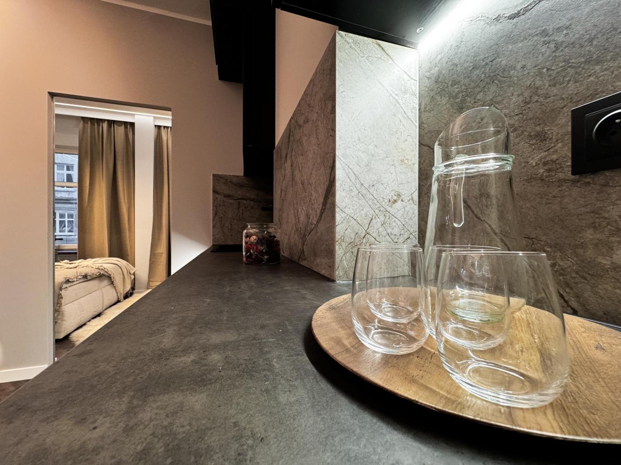 Central, Modern & Chic Gem, Near Park! 10min To Old Town, Trumski Apartment Wroclaw